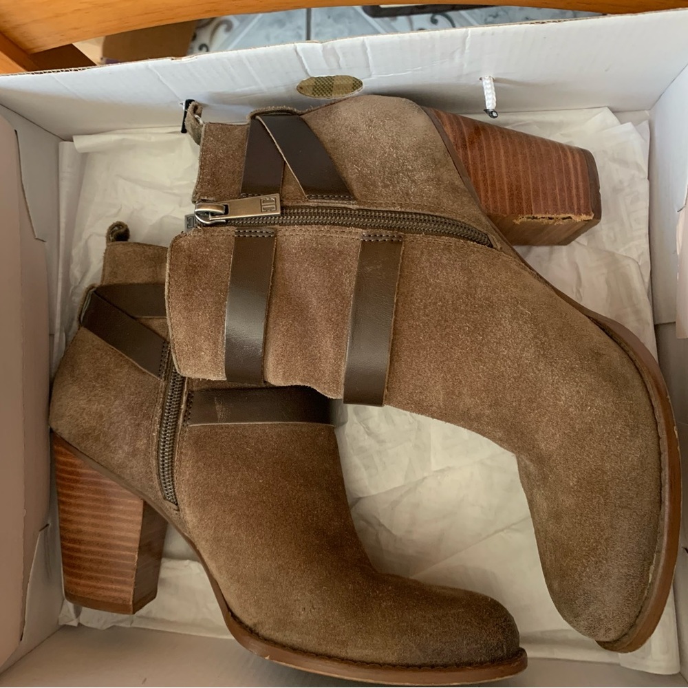 IVANKA TRUMP Women’s 8 “Filoer” Boots in Medium Brown (Suede) | (Used)